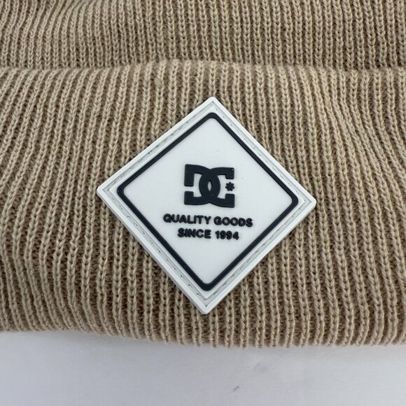 NWT DC Plaza Taupe Label Beanie - Picture 5 of 10